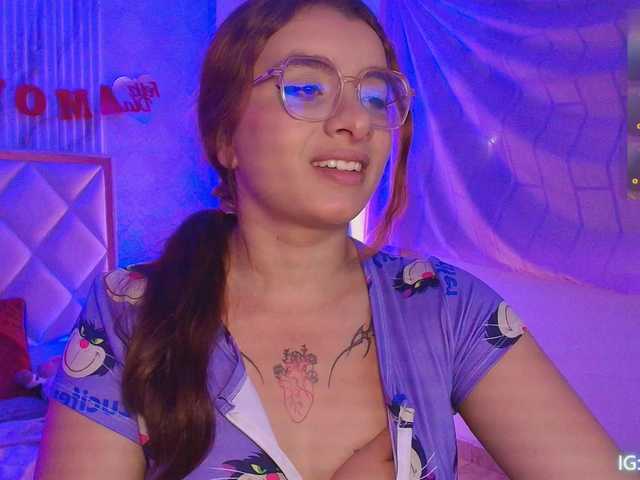 Naomy-tay1's BongaCams show and profile