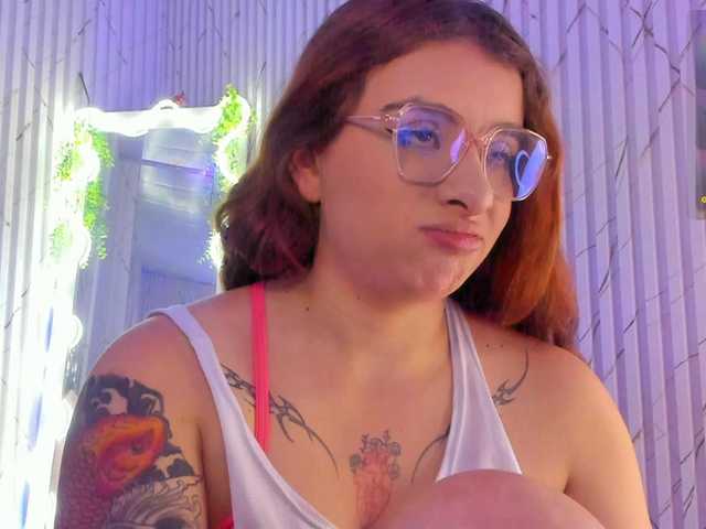 Naomy-tay1's BongaCams show and profile