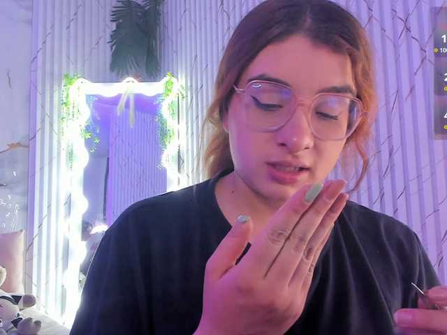 Naomy-tay1's BongaCams show and profile