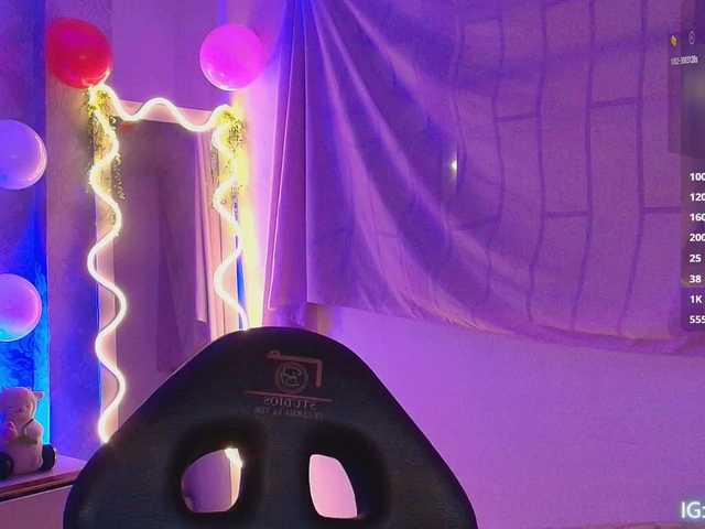 Naomy-tay1's BongaCams show and profile