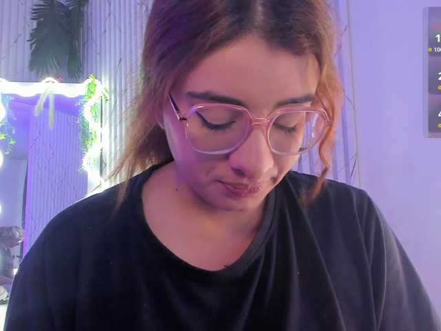 Naomy-tay1's BongaCams show and profile