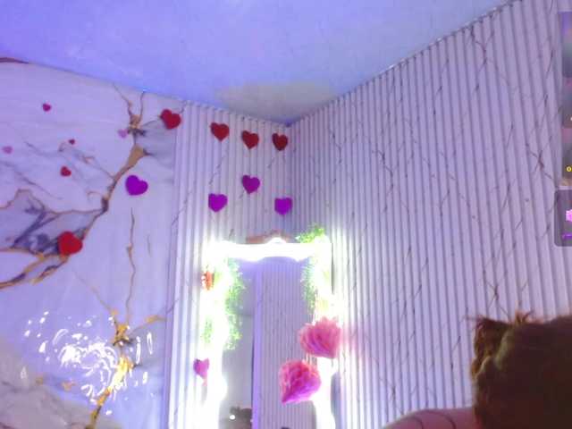 Naomy-tay1's BongaCams show and profile