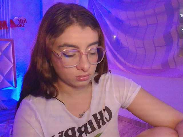 Naomy-tay1's BongaCams show and profile