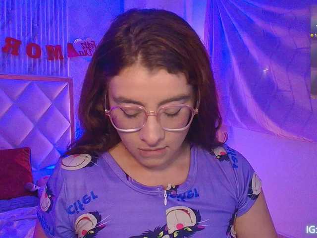 Naomy-tay1's BongaCams show and profile