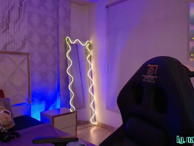 Naomy-tay1's BongaCams show and profile