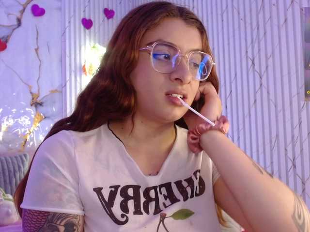 Naomy-tay1's BongaCams show and profile