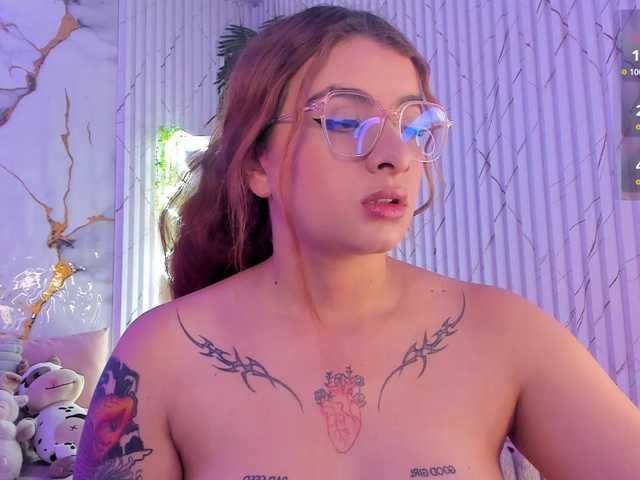 Naomy-tay1's BongaCams show and profile