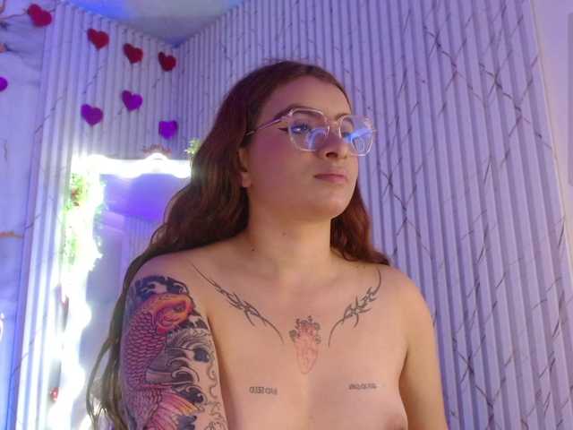 Naomy-tay1's BongaCams show and profile