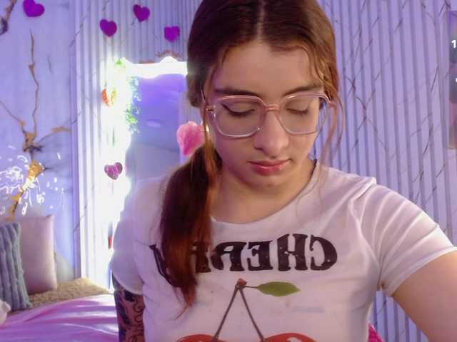 Naomy-tay1's BongaCams show and profile