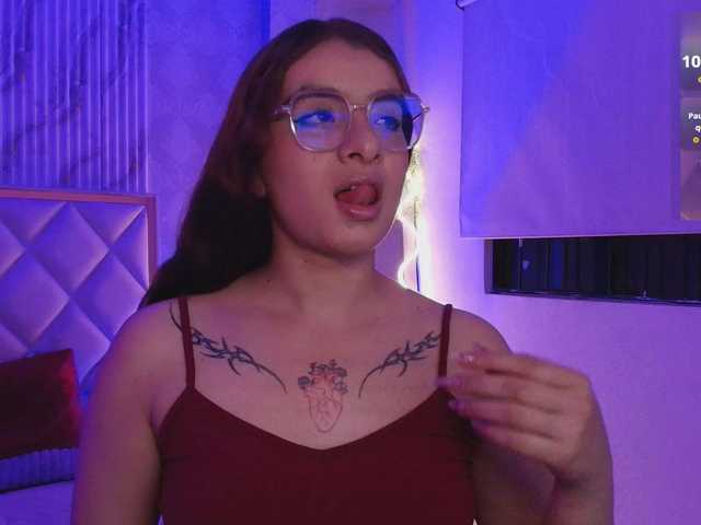 Naomy-tay1's BongaCams show and profile