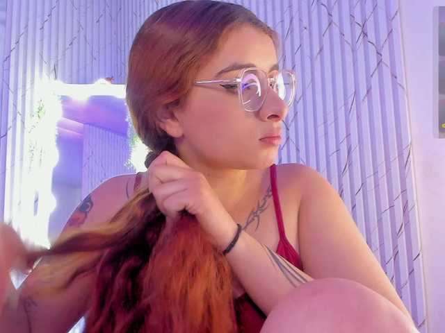 Naomy-tay1's BongaCams show and profile