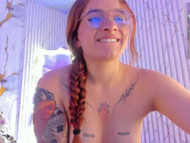 Naomy-tay1's BongaCams show and profile