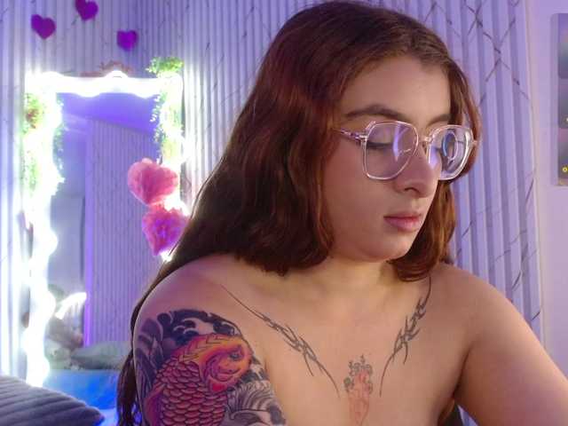 Naomy-tay1's BongaCams show and profile