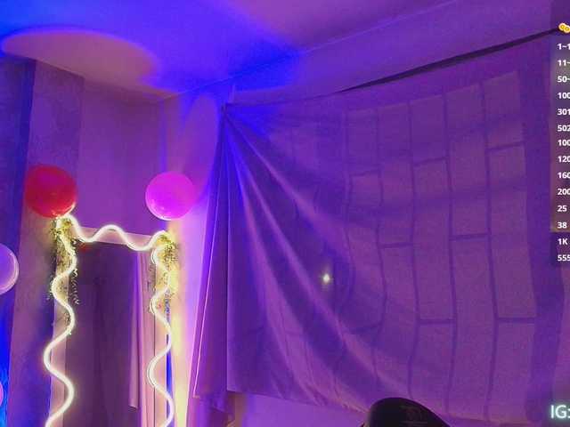 Naomy-tay1's BongaCams show and profile