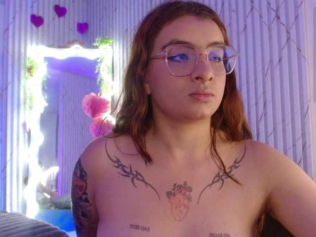Naomy-tay1's BongaCams show and profile