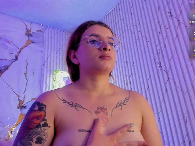 Naomy-tay1's BongaCams show and profile
