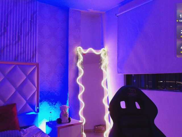 Naomy-tay1's BongaCams show and profile