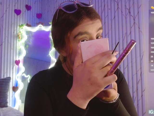 Naomy-tay1's BongaCams show and profile