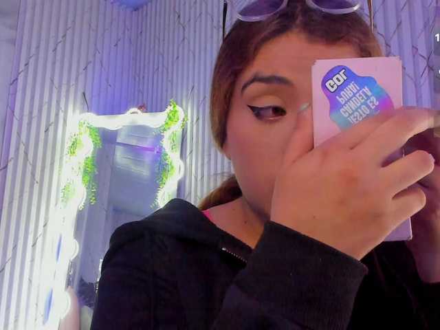 Naomy-tay1's BongaCams show and profile