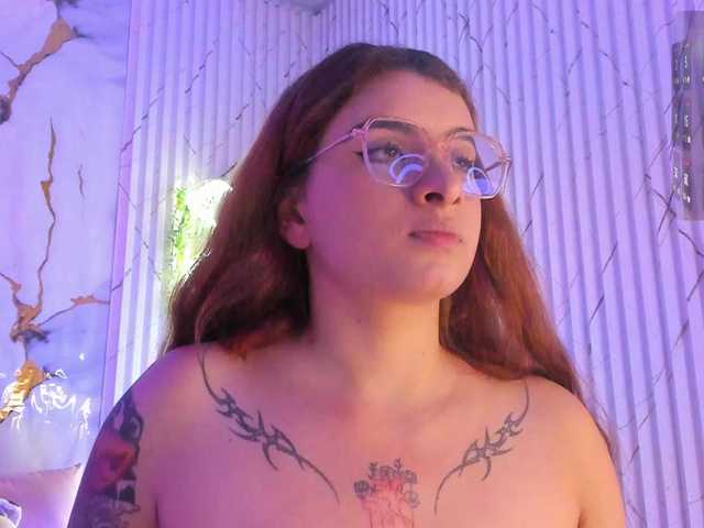 Naomy-tay1's BongaCams show and profile