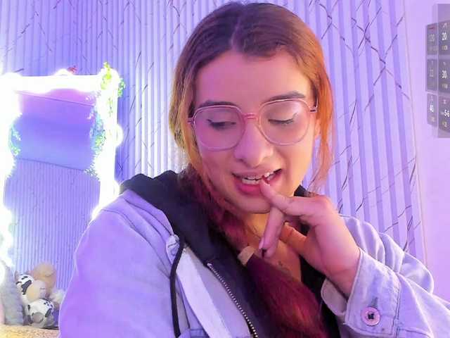 Naomy-tay1's BongaCams show and profile