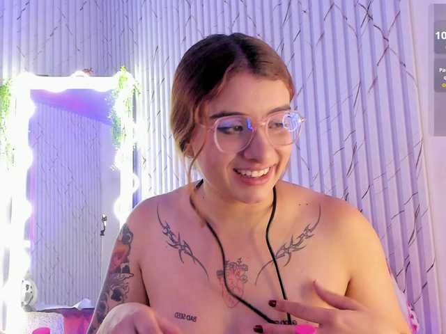 Naomy-tay1's BongaCams show and profile