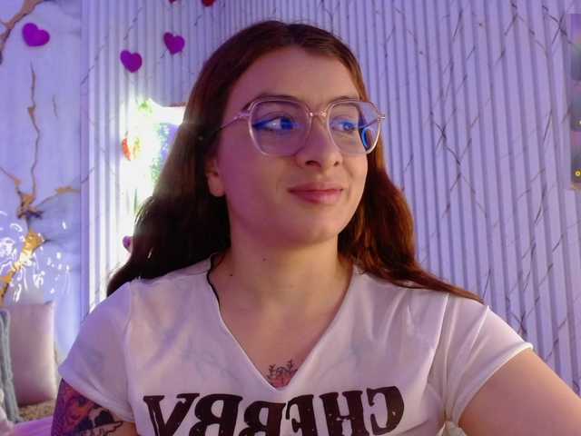 Naomy-tay1's BongaCams show and profile