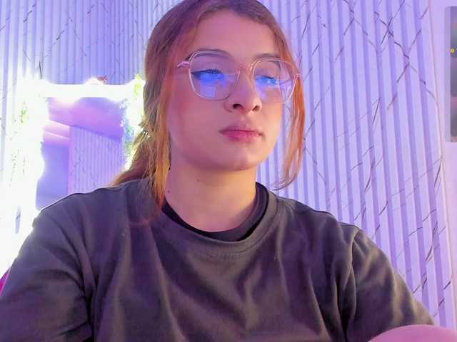 Naomy-tay1's BongaCams show and profile