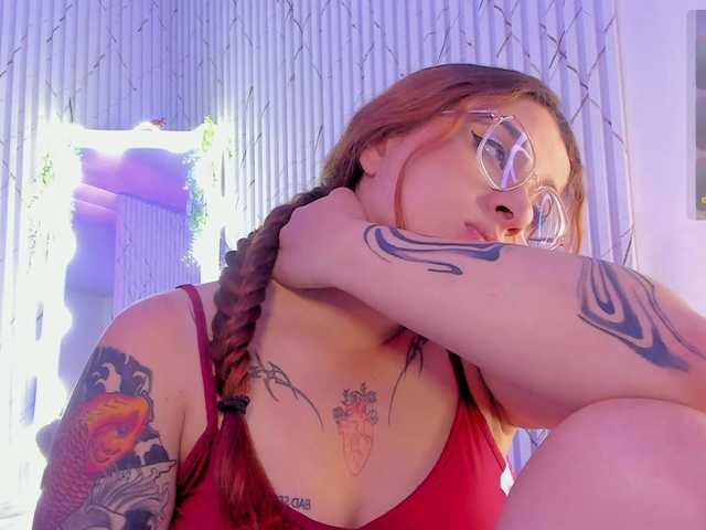 Naomy-tay1's BongaCams show and profile