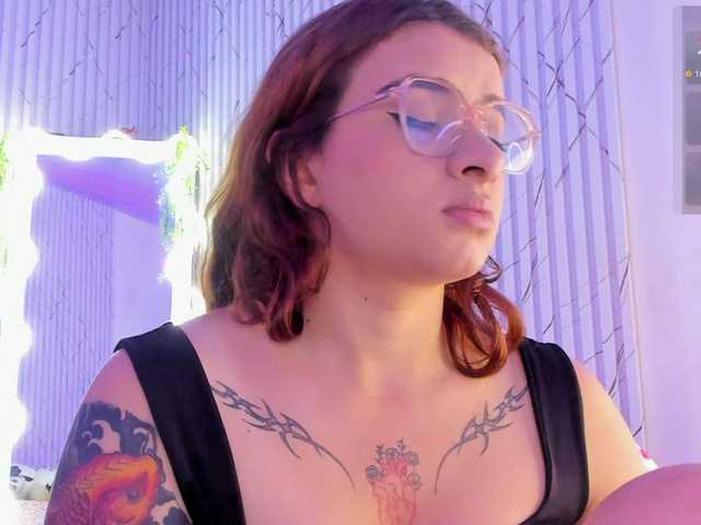 Naomy-tay1's BongaCams show and profile