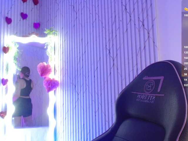 Naomy-tay1's BongaCams show and profile