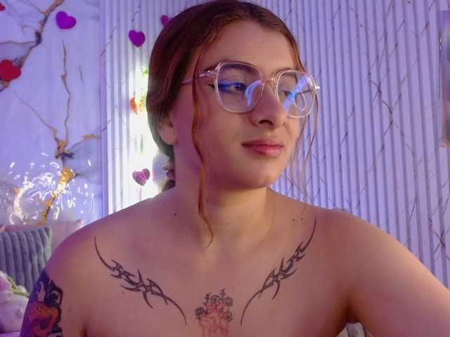 Naomy-tay1's BongaCams show and profile