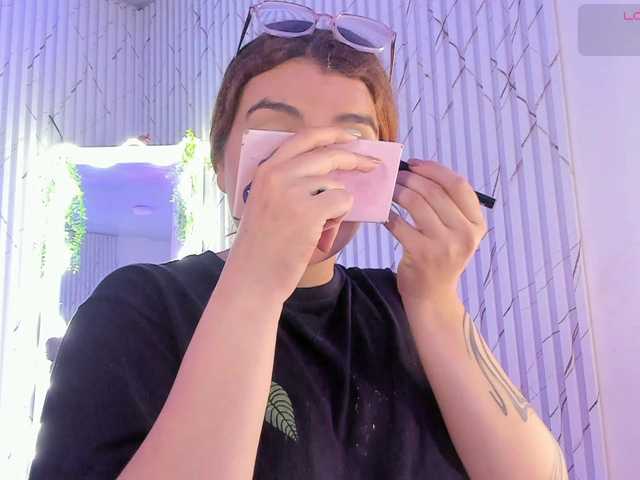 Naomy-tay1's BongaCams show and profile