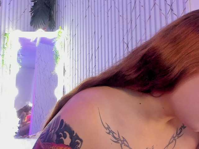 Naomy-tay1's BongaCams show and profile