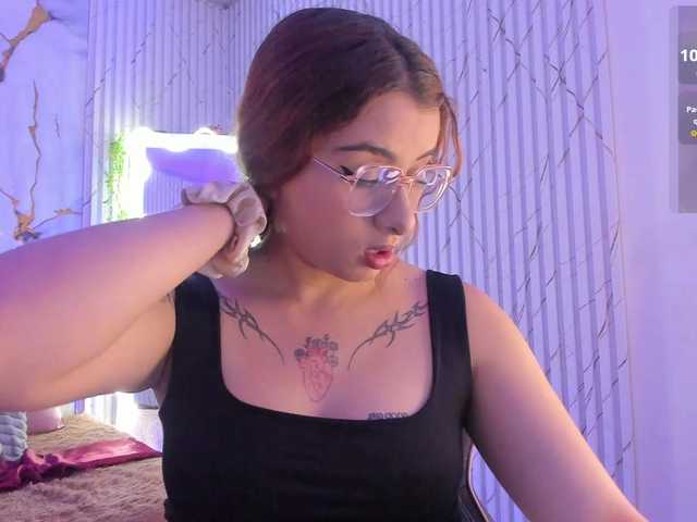 Naomy-tay1's BongaCams show and profile