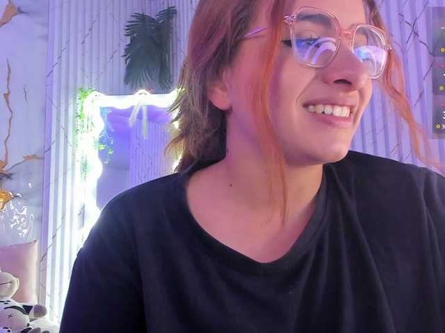 Naomy-tay1's BongaCams show and profile