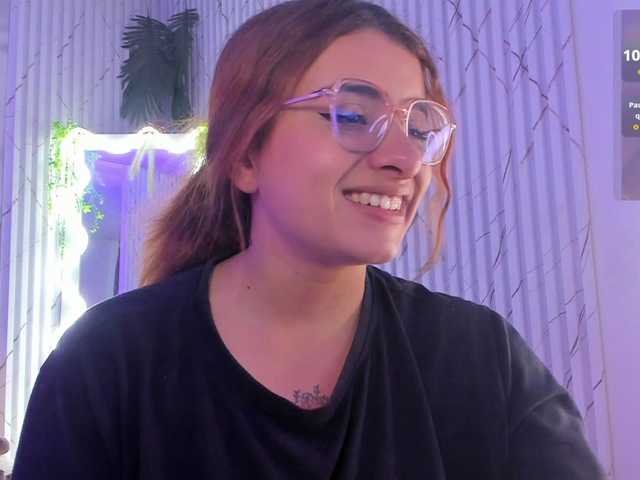 Naomy-tay1's BongaCams show and profile