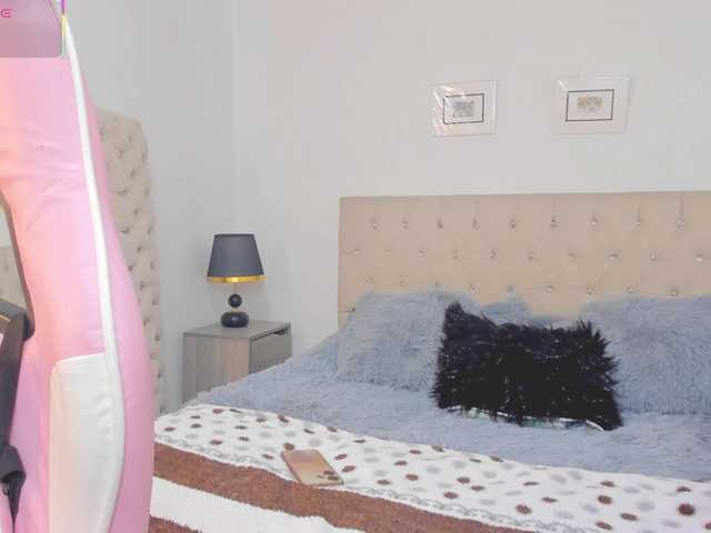 Sarahfox's BongaCams show and profile