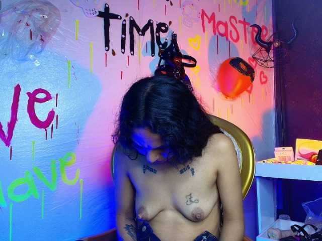 Sweettpleasure webcam bongacams model stream image