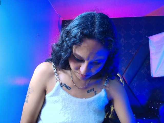 Sweettpleasure Live Cam and Statistics on UnifiedCams