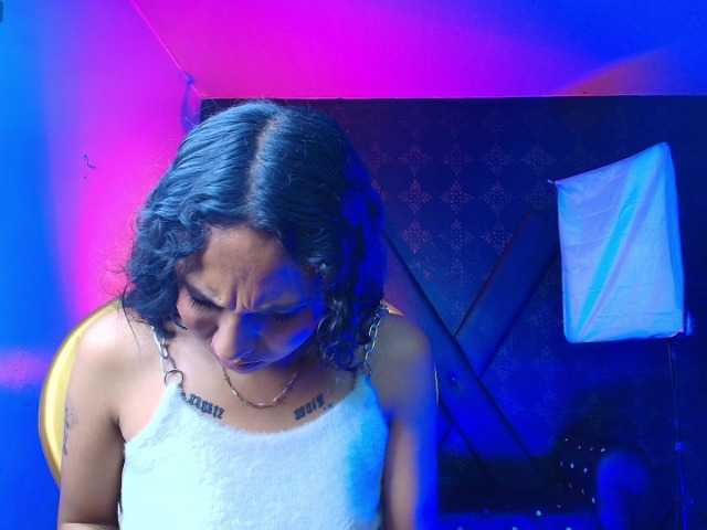 Sweettpleasure webcam bongacams model stream image