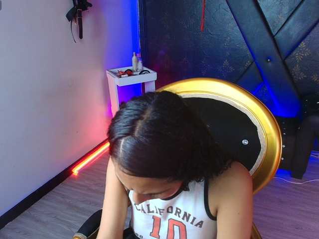 Sweettpleasure's BongaCams show and profile