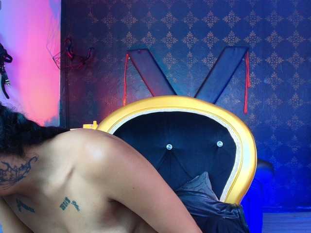 Sweettpleasure Live Cam on BongaCams