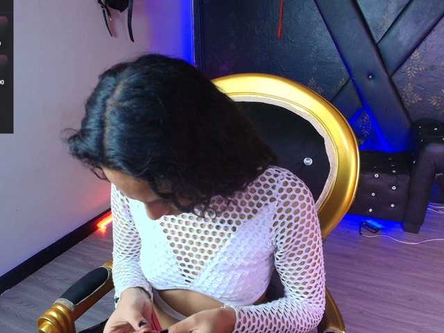 Sweettpleasure's BongaCams show and profile