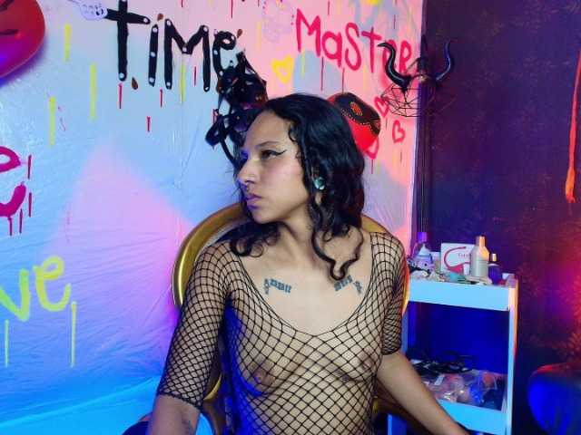 Sweettpleasure webcam bongacams model stream image