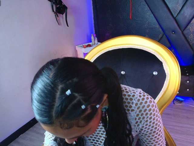 Sweettpleasure's BongaCams show and profile