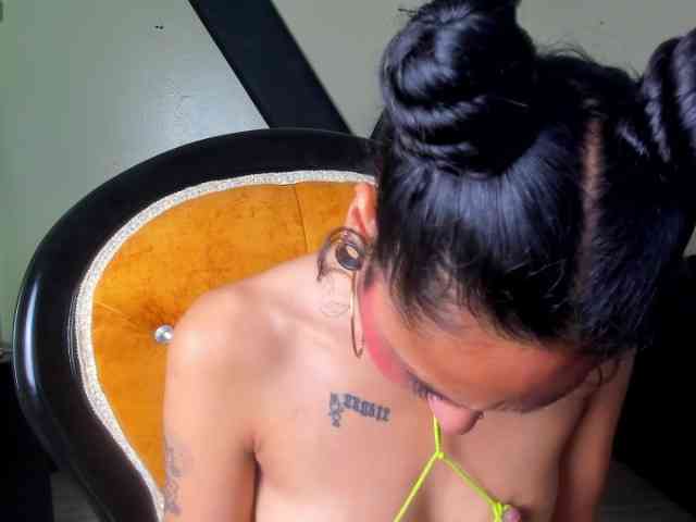 Sweettpleasure webcam