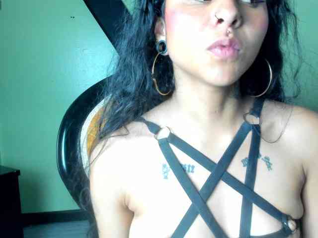 Sweettpleasure webcam