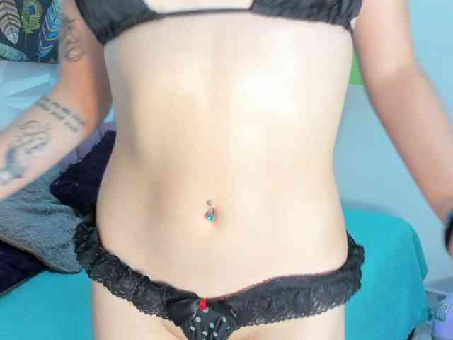 Vayolet-Foxx webcam