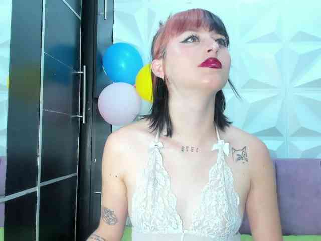Vayolet-Foxx webcam